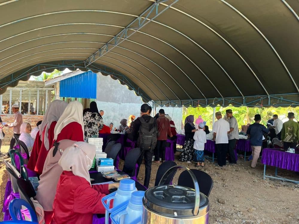 Muhammadiyah Kapuas Bersama Mitra Gelar Pengobatan Gratis dan Sunatan Massal di Desa Simpang Jaya