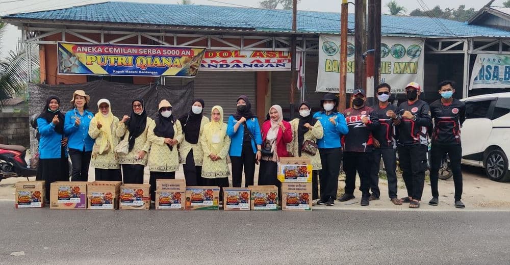 Seribu Masker untuk Warga Katingan, Nasyiatul Aisyiyah dan KNPI Bergerak di Tengah Kepungan Asap