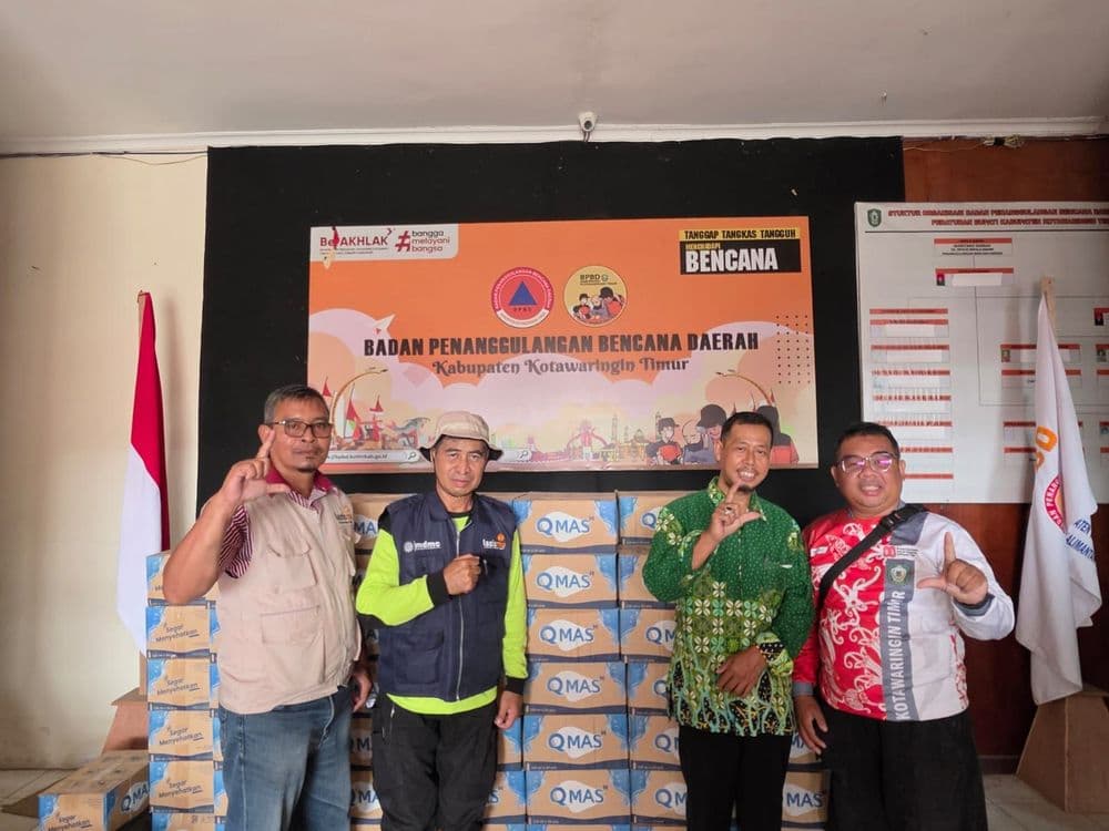 Muhammadiyah Kotim Salurkan 100 Dus Air Minum untuk Petugas Karhutla