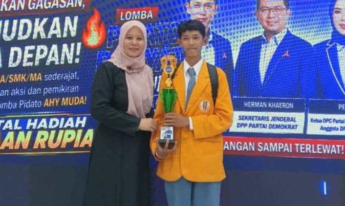 Rezki Maulana Siswa SMAS Muhammadiyah Pulau Petak Raih Juara III Lomba Pidato