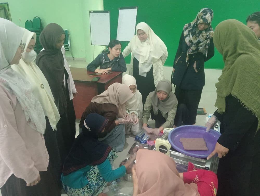 Wujudkan Jiwa Wirausaha, PCNA Pahandut Bersama UPR Dalam Pembuatan Inovasi Mie Ubi Jalar